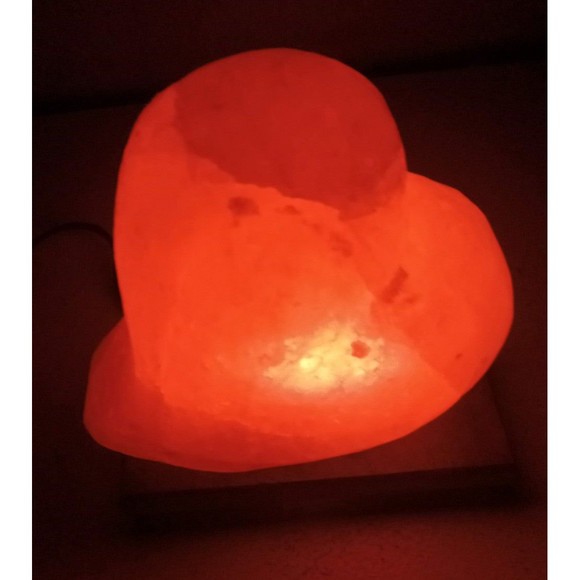 Mocking Hand Crafted Heart Shaped Salt Lamp - Picture 3 of 12